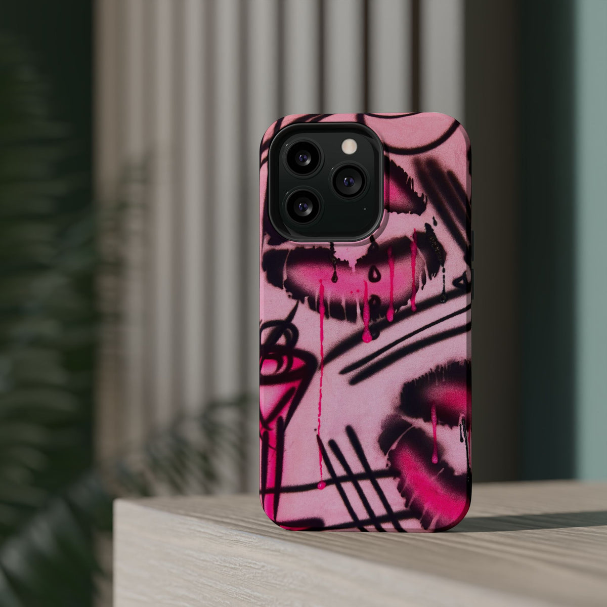 MagSafe "glossy pout" airbrush iPhone case