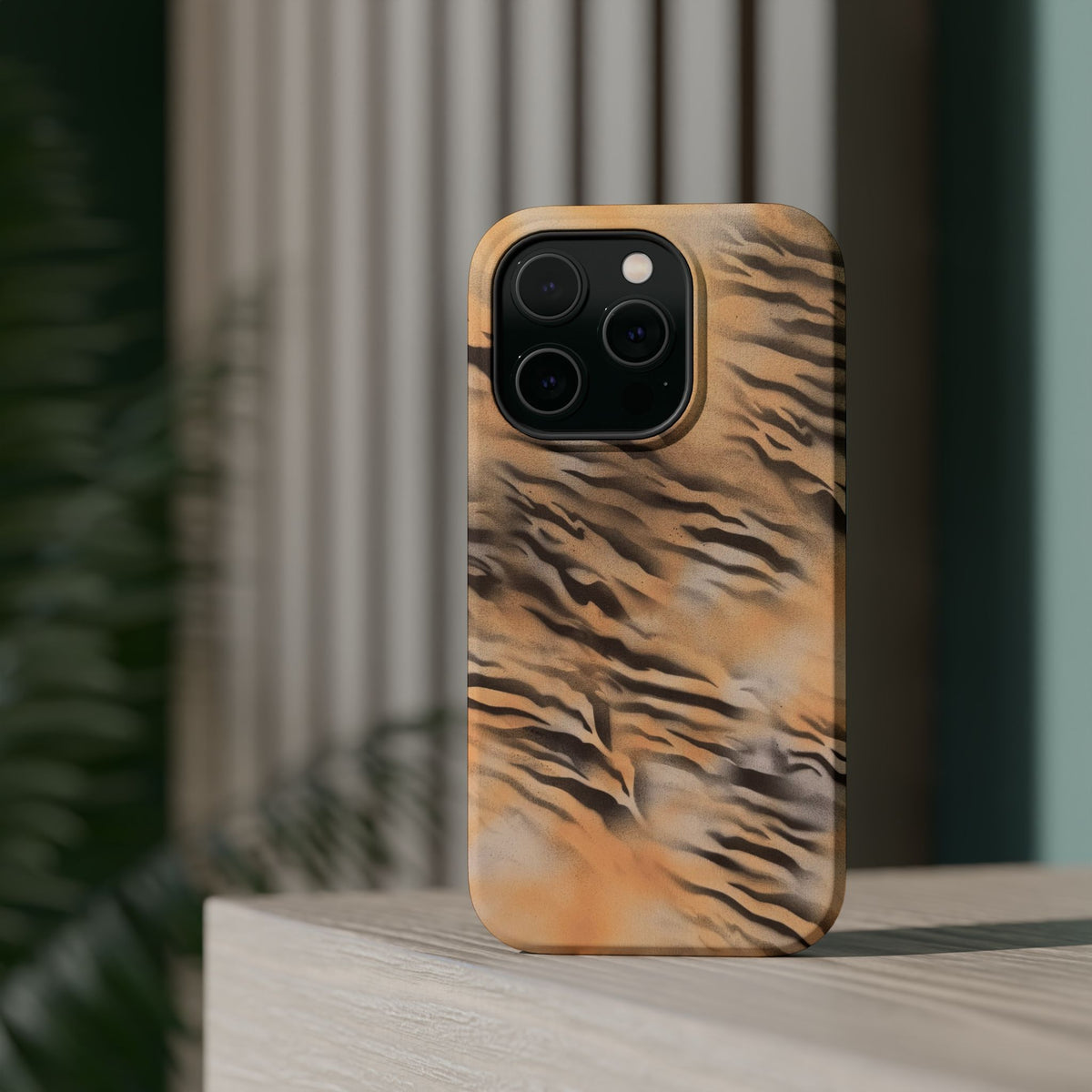 MagSafe "neutral tiger" airbrush iPhone case
