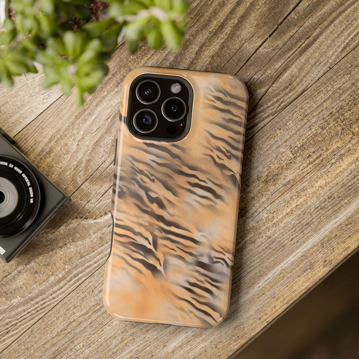 MagSafe "neutral tiger" airbrush iPhone case