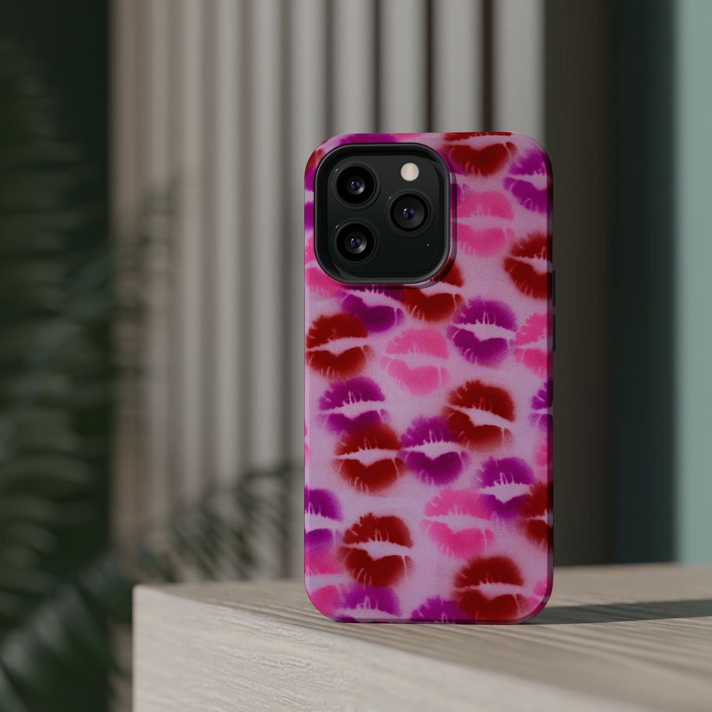 MagSafe „Mwah!“ Airbrush iPhone Case