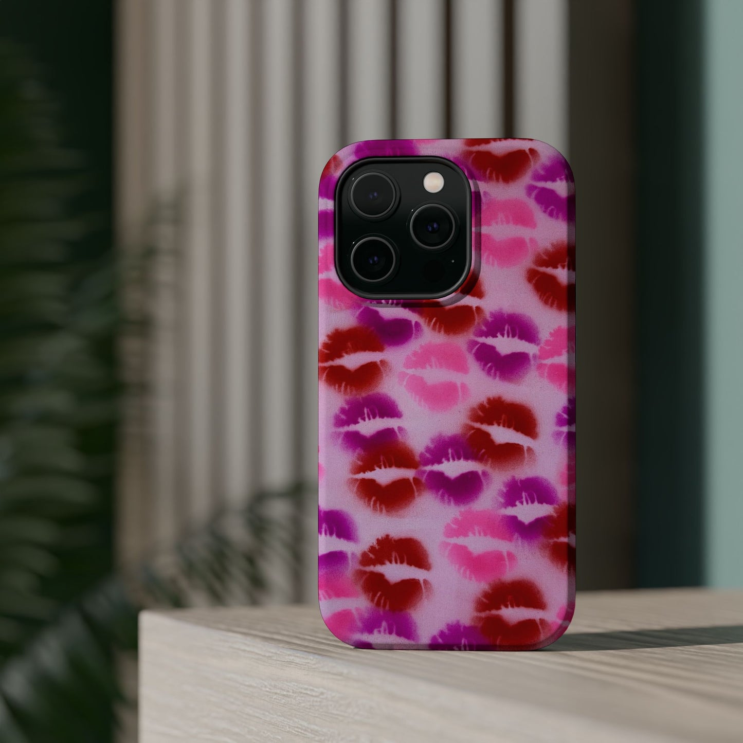 MagSafe „Mwah!“ Airbrush iPhone Case