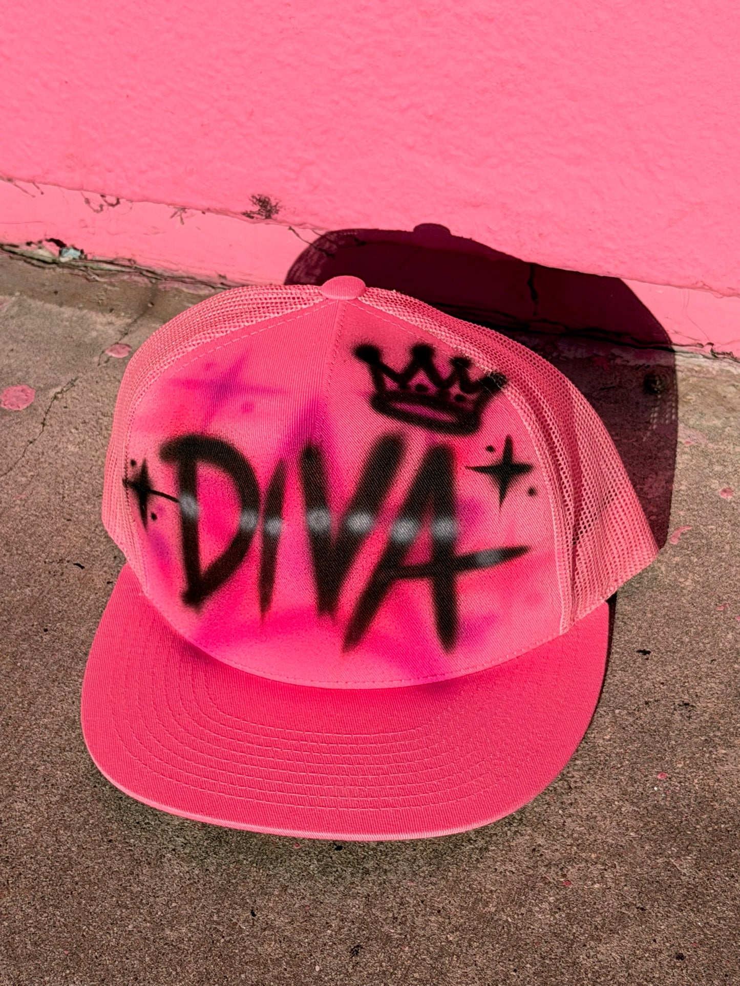 "diva" airbrush pink hat