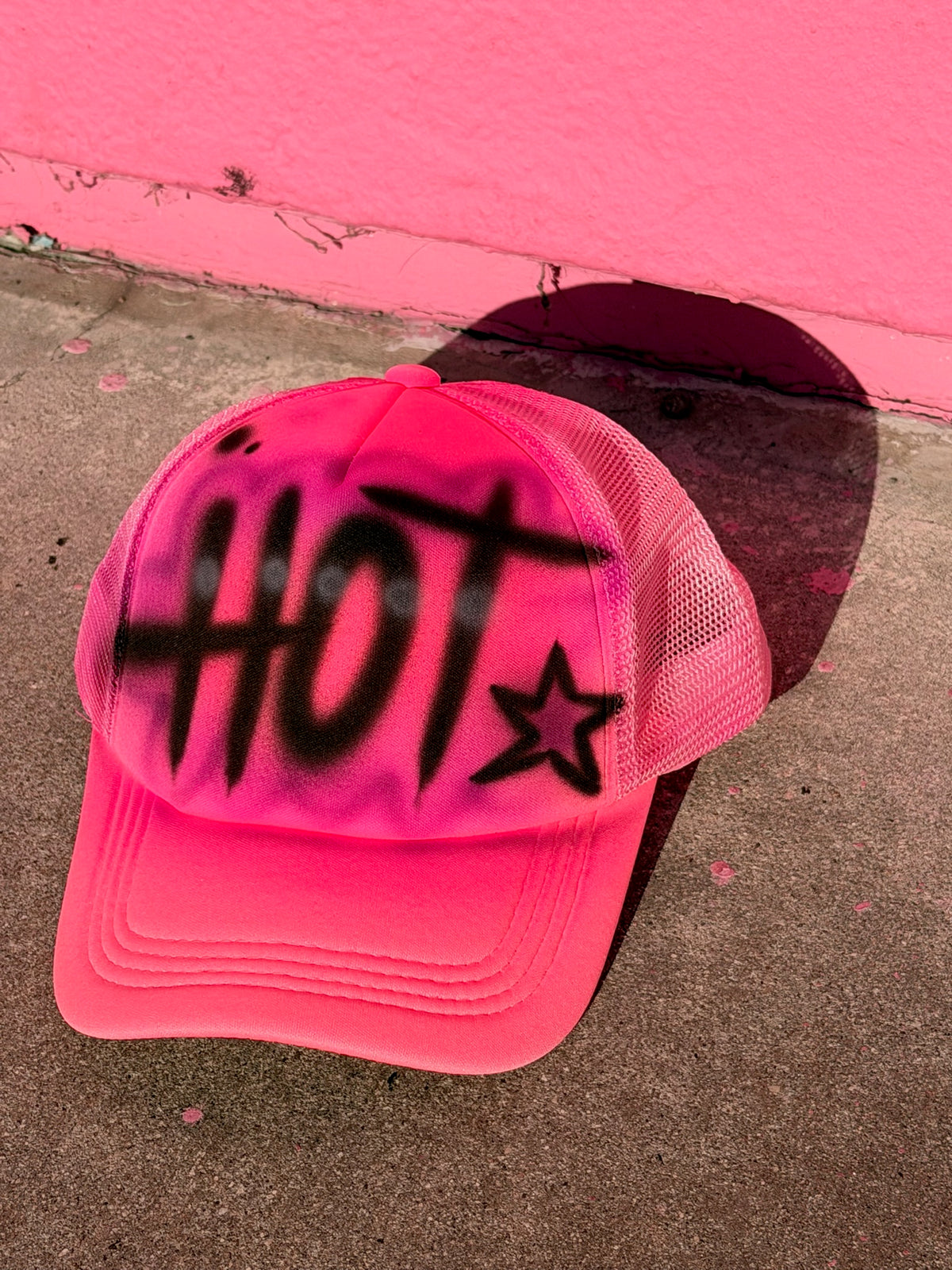 "hot" airbrush pink hat